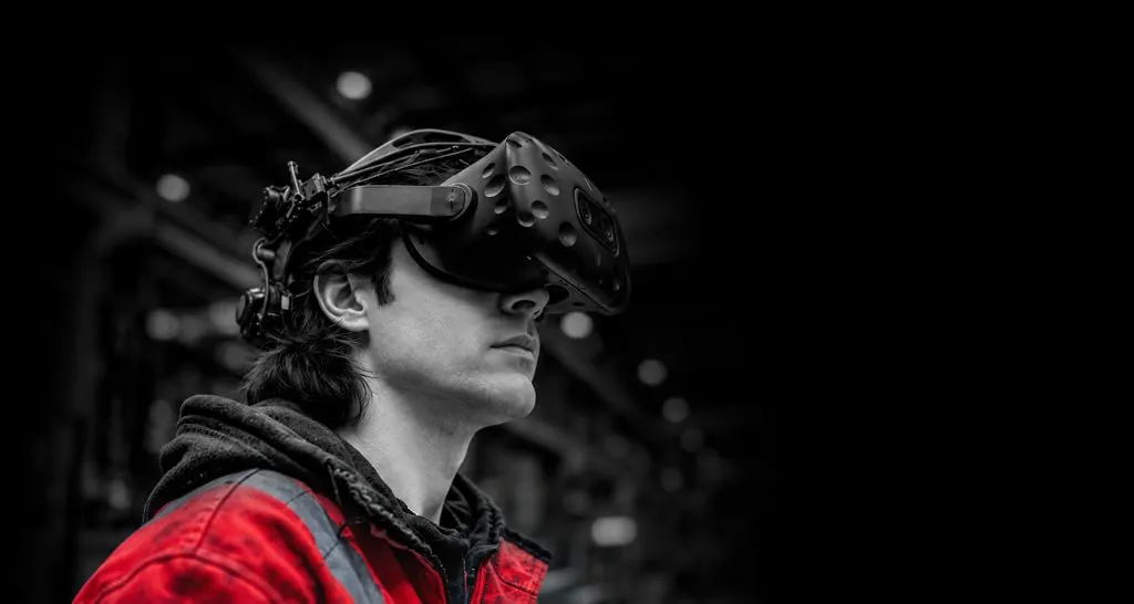 Shortcut technician wearing a virtual reality headset for industrial inspection